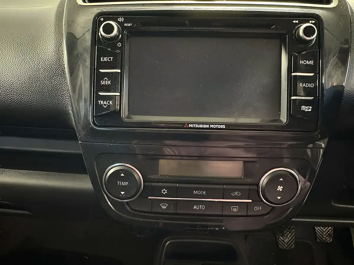 Used 2020 Mitsubishi Mirage 4 White - Interior and Exterior details 17