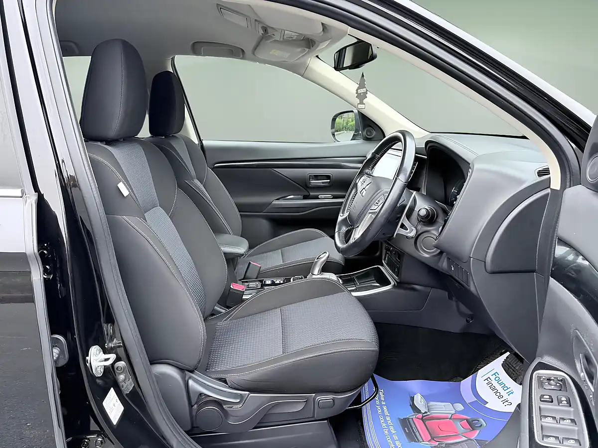 Used 2020 Mitsubishi Outlander Design Black - Interior and Exterior details 13