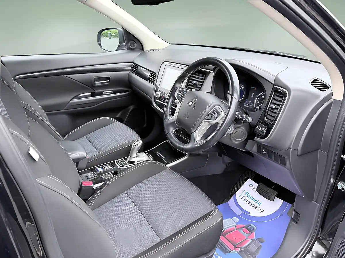 Used 2020 Mitsubishi Outlander Design Black - Interior and Exterior details 19