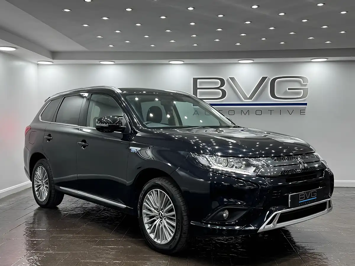 Used 2020 Mitsubishi Outlander Design Black - Front View