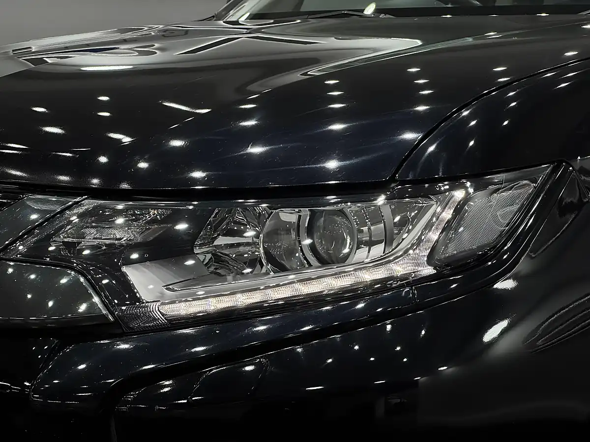 Used 2020 Mitsubishi Outlander Design Black - Interior and Exterior details 10