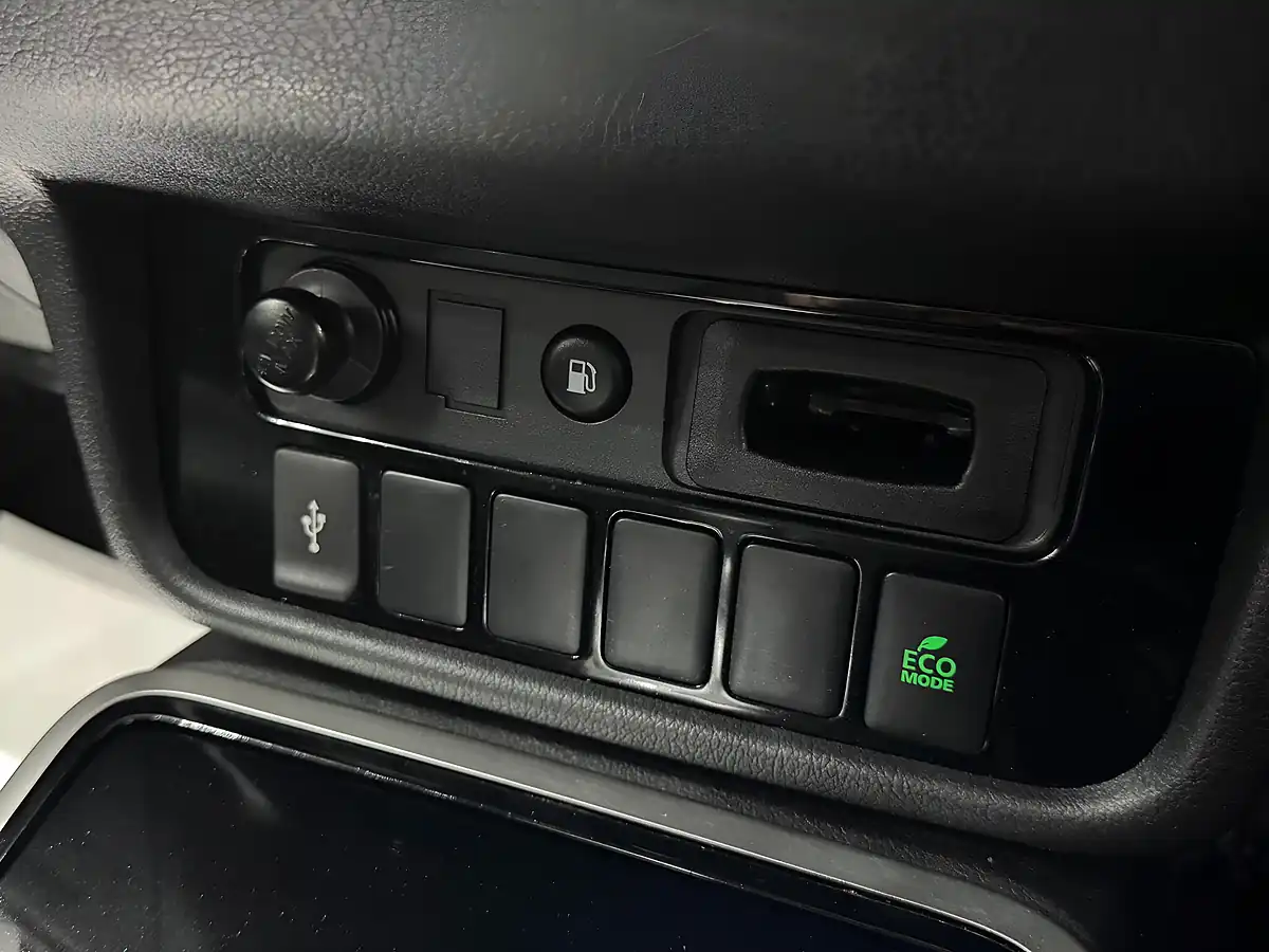 Used 2020 Mitsubishi Outlander Design Black - Interior and Exterior details 15