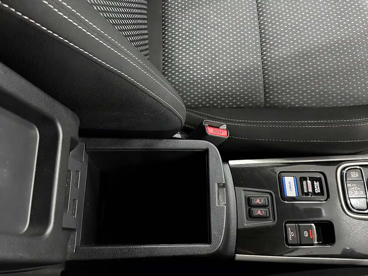 Used 2020 Mitsubishi Outlander Design Black - Interior and Exterior details 16