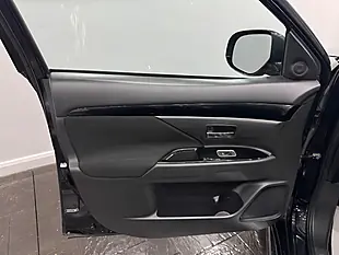 Used 2020 Mitsubishi Outlander Design Black - Interior and Exterior details 17