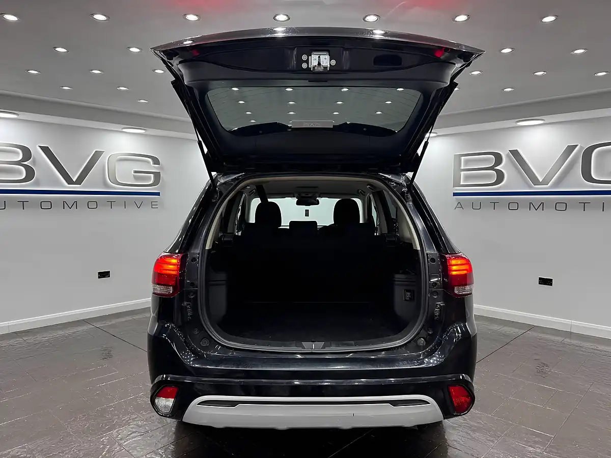 Used 2020 Mitsubishi Outlander Design Black - Interior and Exterior details 19