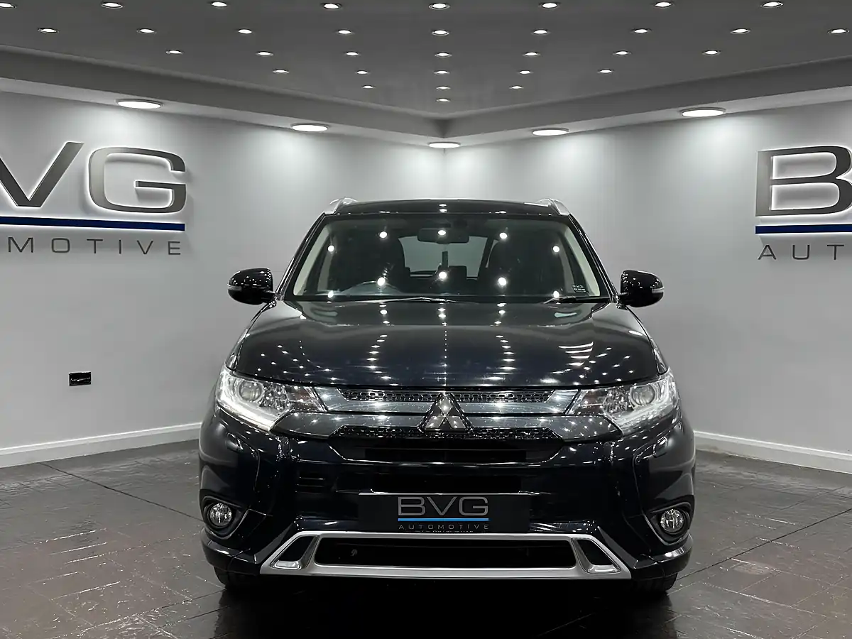 Used 2020 Mitsubishi Outlander Design Black - Interior and Exterior details 4