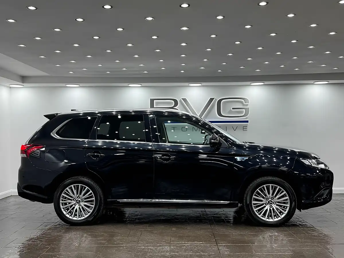 Used 2020 Mitsubishi Outlander Design Black - Interior and Exterior details 6