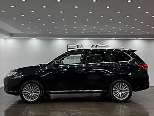 Used 2020 Mitsubishi Outlander Design Black - Interior and Exterior details 8