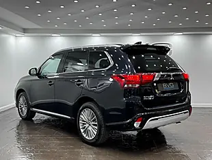 Used 2020 Mitsubishi Outlander Design Black - Interior and Exterior details 9