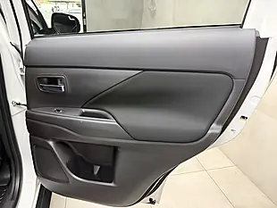 Used 2020 Mitsubishi Outlander Design White - Interior and Exterior details 13