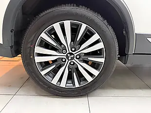 Used 2020 Mitsubishi Outlander Design White - Interior and Exterior details 14