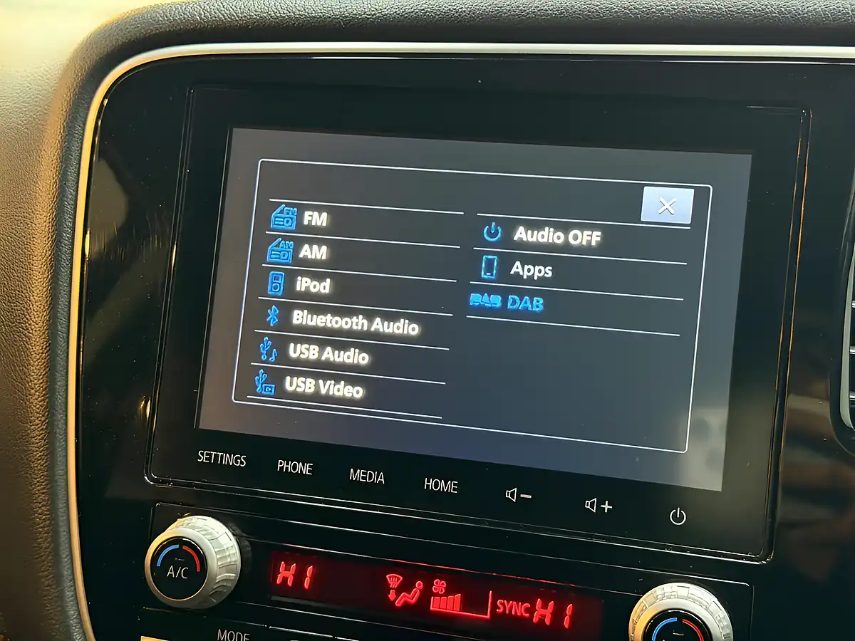 Used 2020 Mitsubishi Outlander Design White - Interior and Exterior details 15