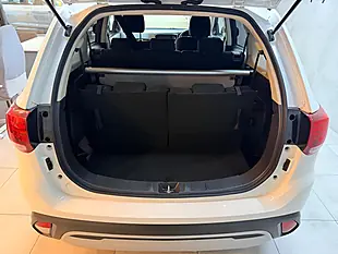 Used 2020 Mitsubishi Outlander Design White - Interior and Exterior details 16