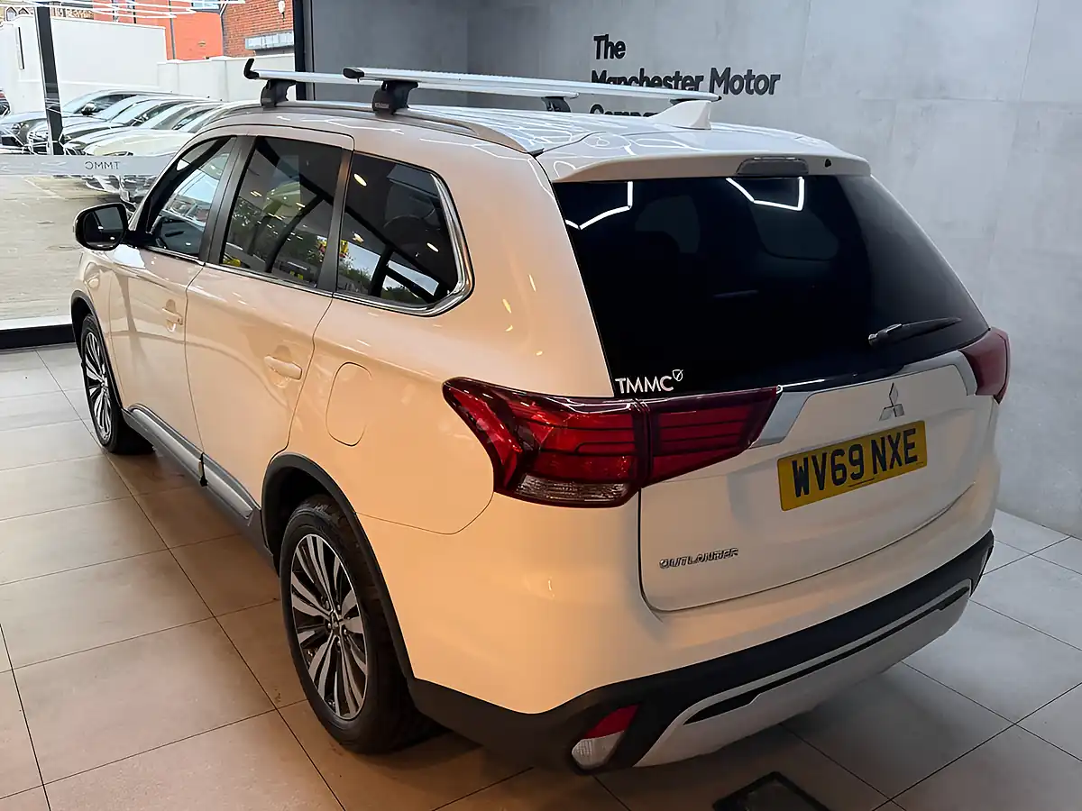 Used 2020 Mitsubishi Outlander Design White - Interior and Exterior details 3