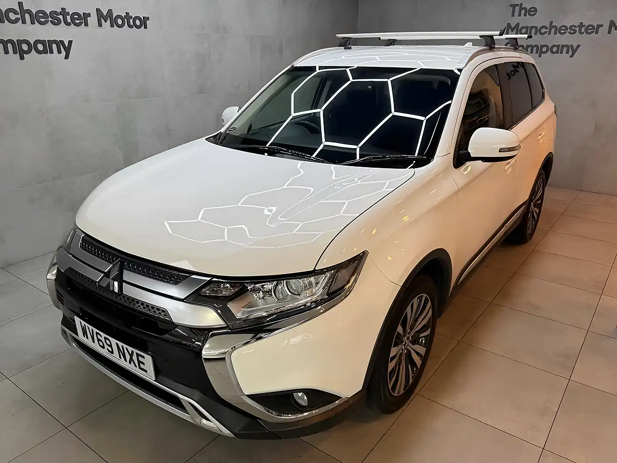 Used 2020 Mitsubishi Outlander Design White - Interior and Exterior details 5