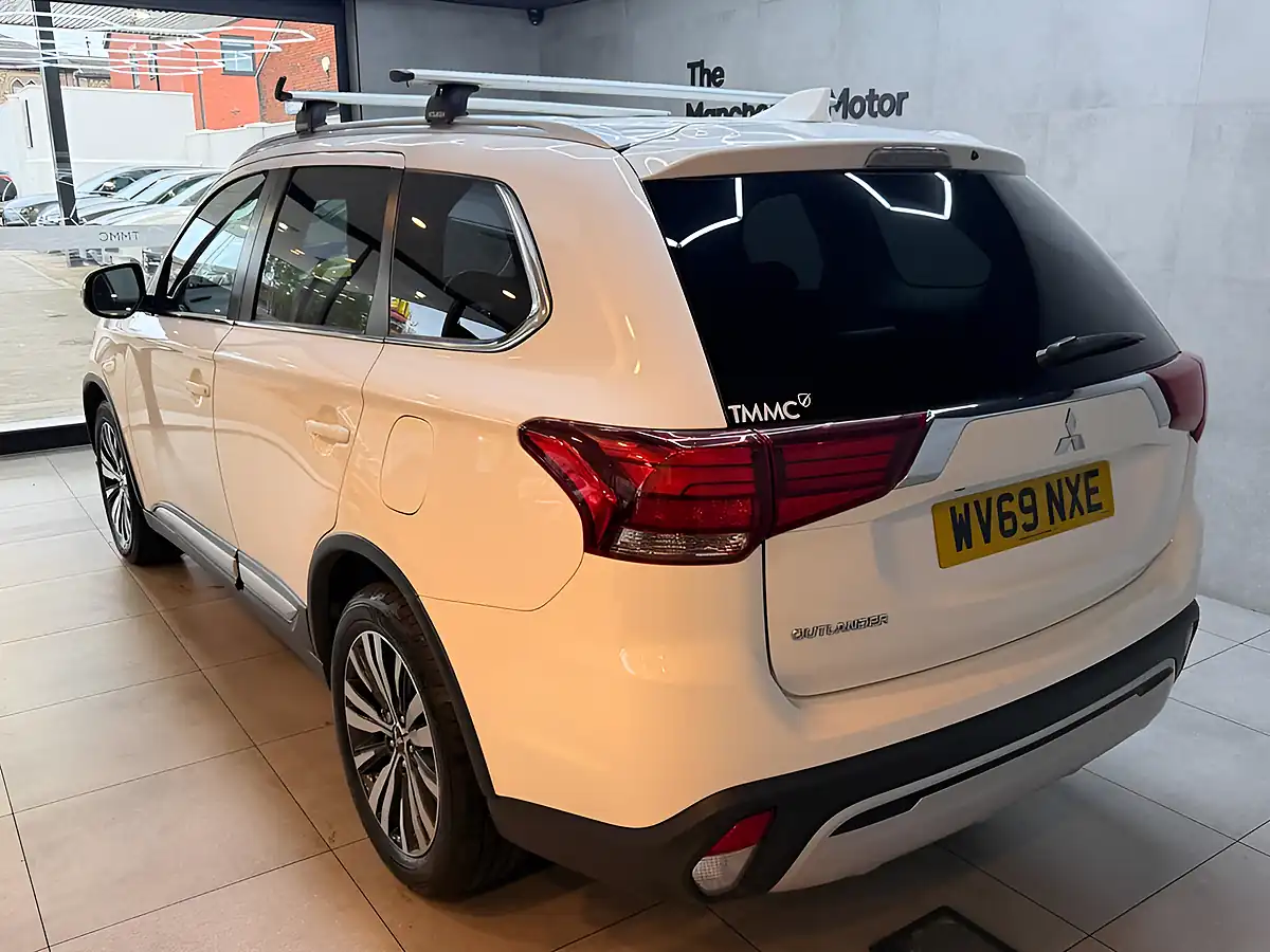Used 2020 Mitsubishi Outlander Design White - Interior and Exterior details 6