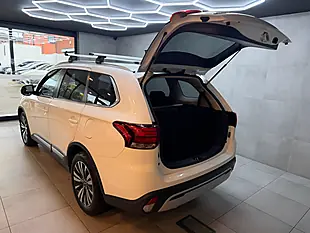 Used 2020 Mitsubishi Outlander Design White - Interior and Exterior details 7
