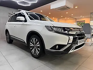 Used 2020 Mitsubishi Outlander Design White - Interior and Exterior details 8