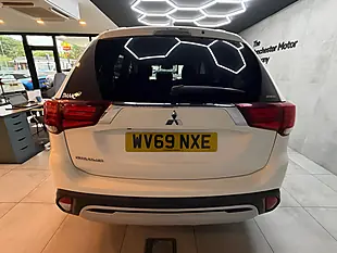 Used 2020 Mitsubishi Outlander Design White - Interior and Exterior details 9