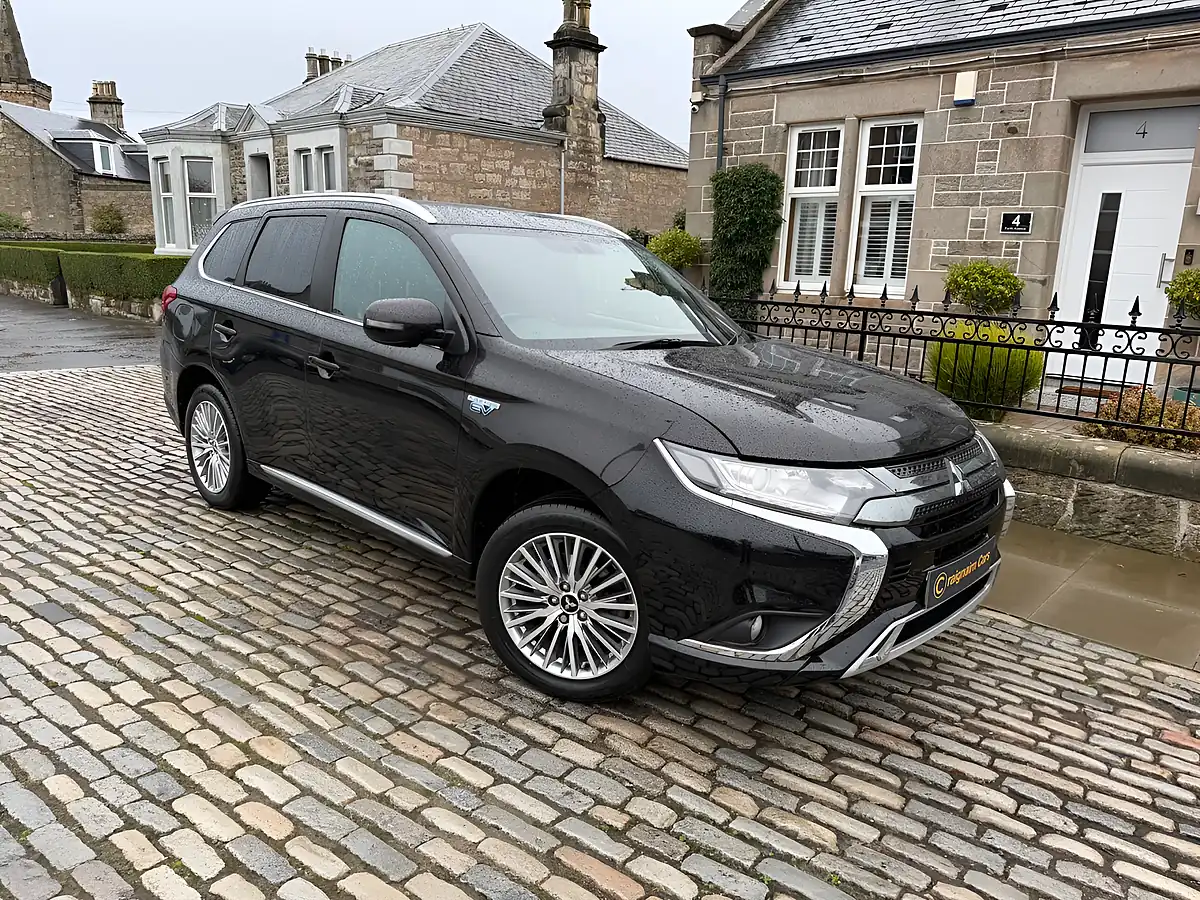 Used 2020 Mitsubishi Outlander Dynamic Amethyst Black - Front View
