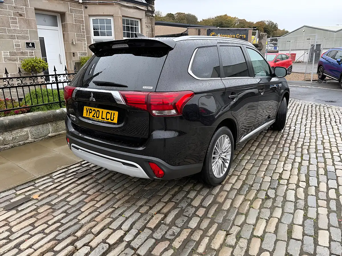 Used 2020 Mitsubishi Outlander Dynamic Amethyst Black - Interior and Exterior details 12