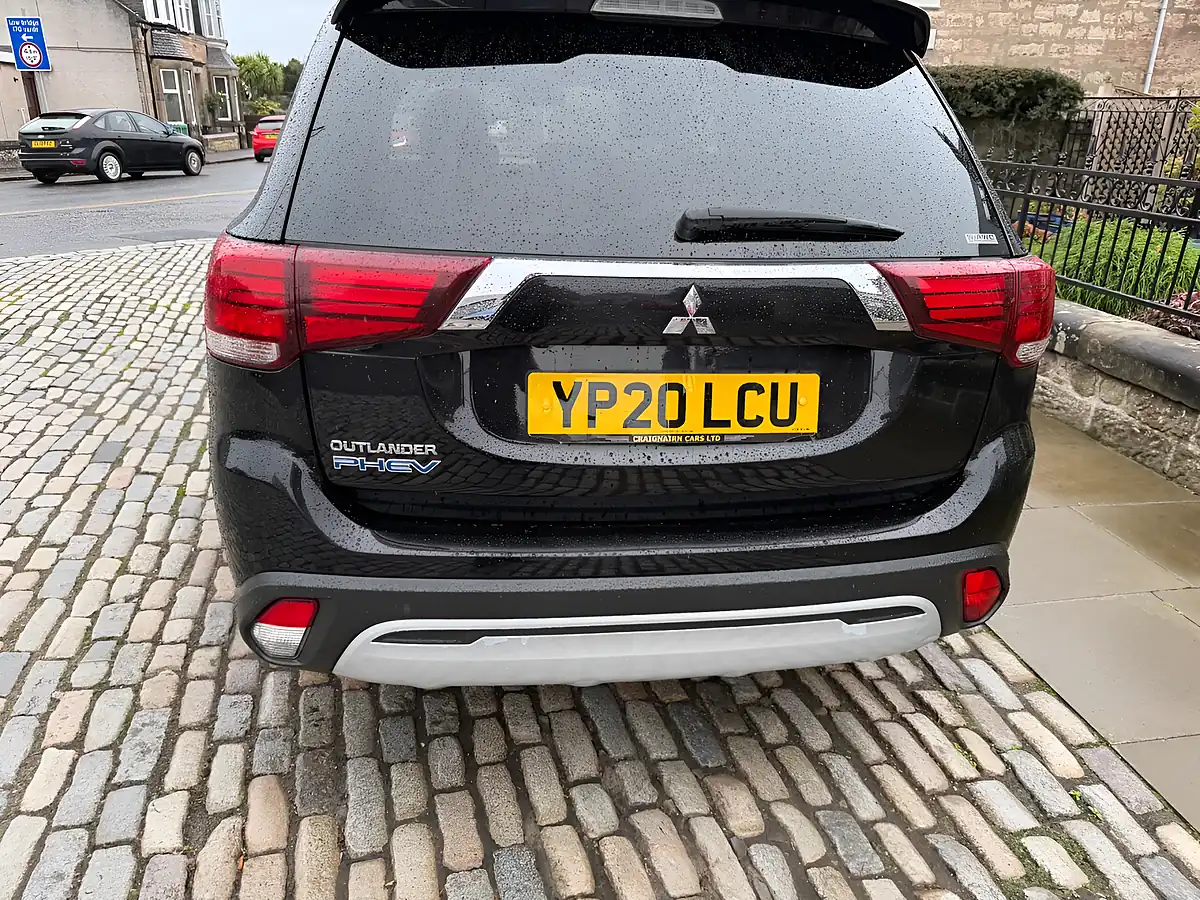 Used 2020 Mitsubishi Outlander Dynamic Amethyst Black - Interior and Exterior details 14