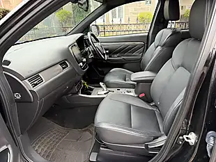 Used 2020 Mitsubishi Outlander Dynamic Amethyst Black - Interior and Exterior details 15