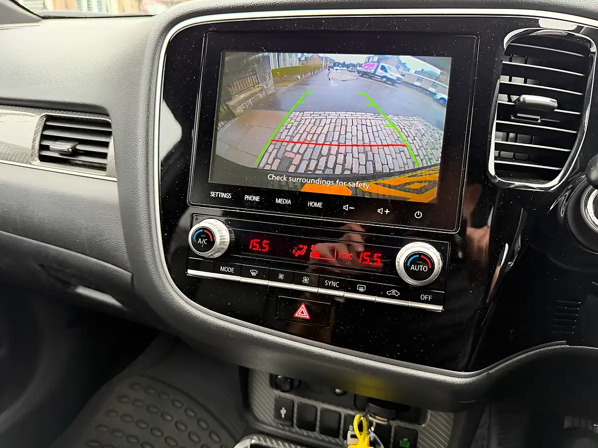 Used 2020 Mitsubishi Outlander Dynamic Amethyst Black - Interior and Exterior details 18