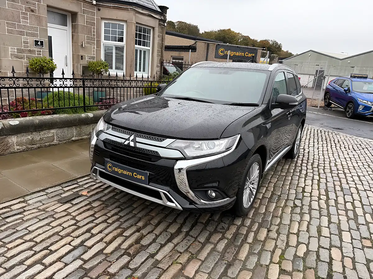 Used 2020 Mitsubishi Outlander Dynamic Amethyst Black - Interior and Exterior details 3