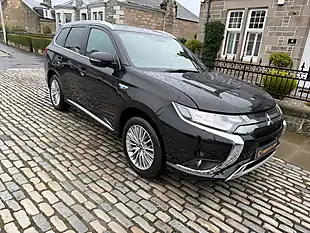 Used 2020 Mitsubishi Outlander Dynamic Amethyst Black - Interior and Exterior details 4