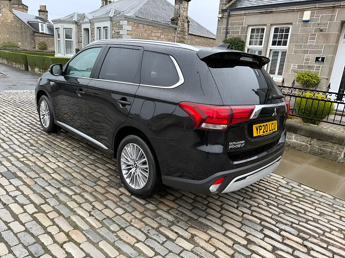 Used 2020 Mitsubishi Outlander Dynamic Amethyst Black - Interior and Exterior details 6
