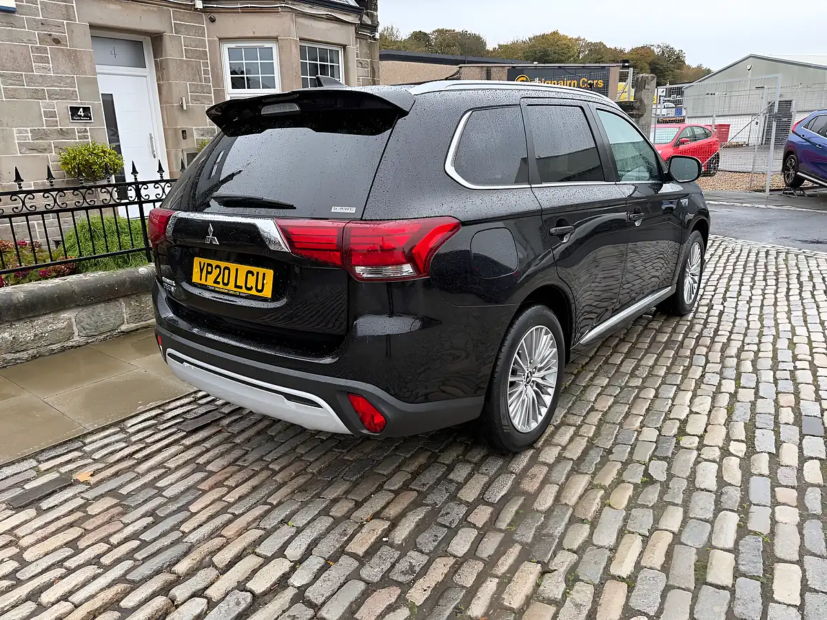 Used 2020 Mitsubishi Outlander Dynamic Amethyst Black - Interior and Exterior details 7