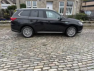 Used 2020 Mitsubishi Outlander Dynamic Amethyst Black - Interior and Exterior details 9