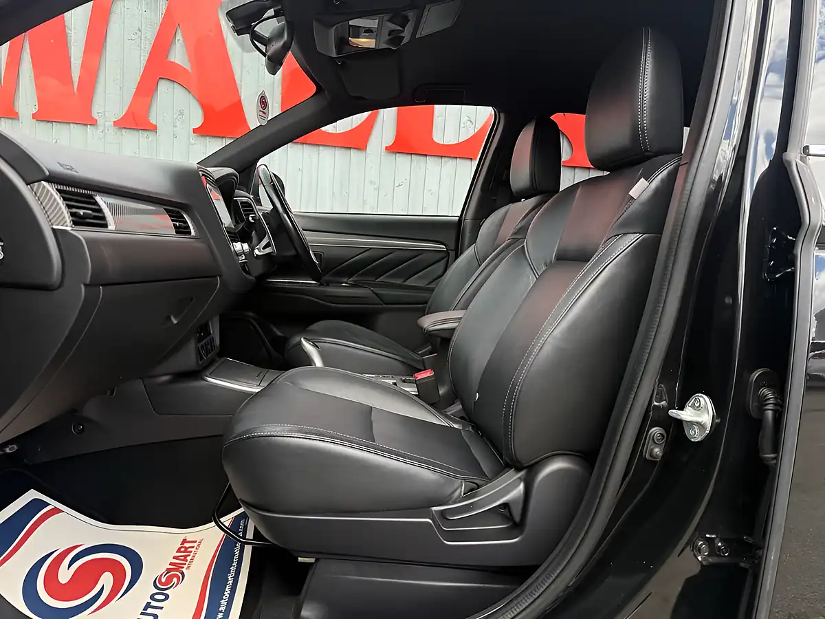 Used 2020 Mitsubishi Outlander Dynamic Black - Interior and Exterior details 12