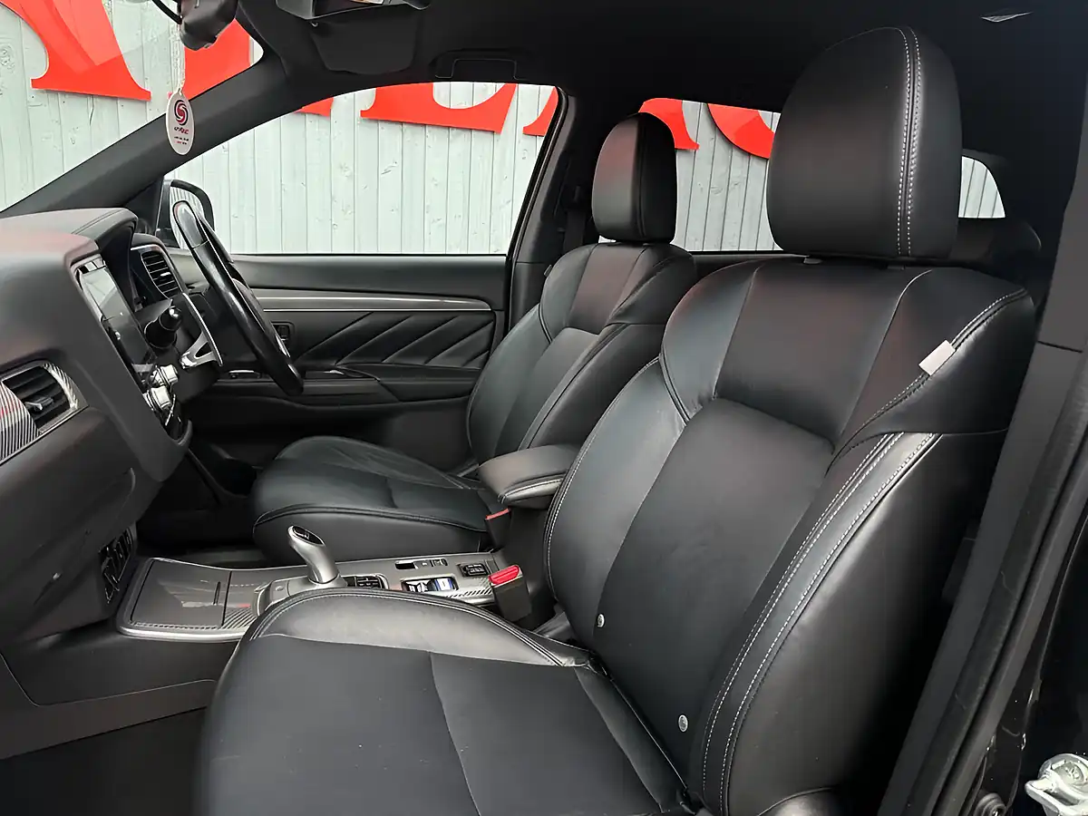 Used 2020 Mitsubishi Outlander Dynamic Black - Interior and Exterior details 13
