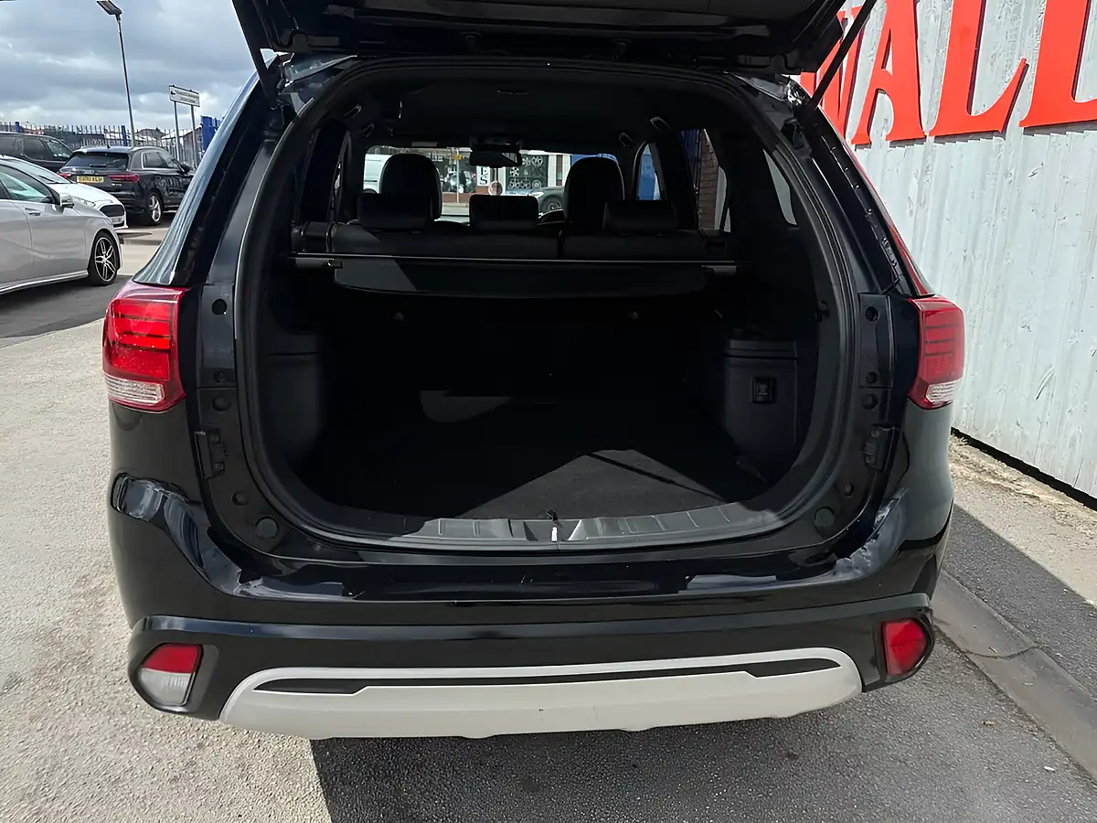 Used 2020 Mitsubishi Outlander Dynamic Black - Interior and Exterior details 16