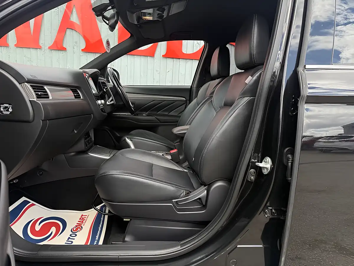 Used 2020 Mitsubishi Outlander Dynamic Black - Interior and Exterior details 2