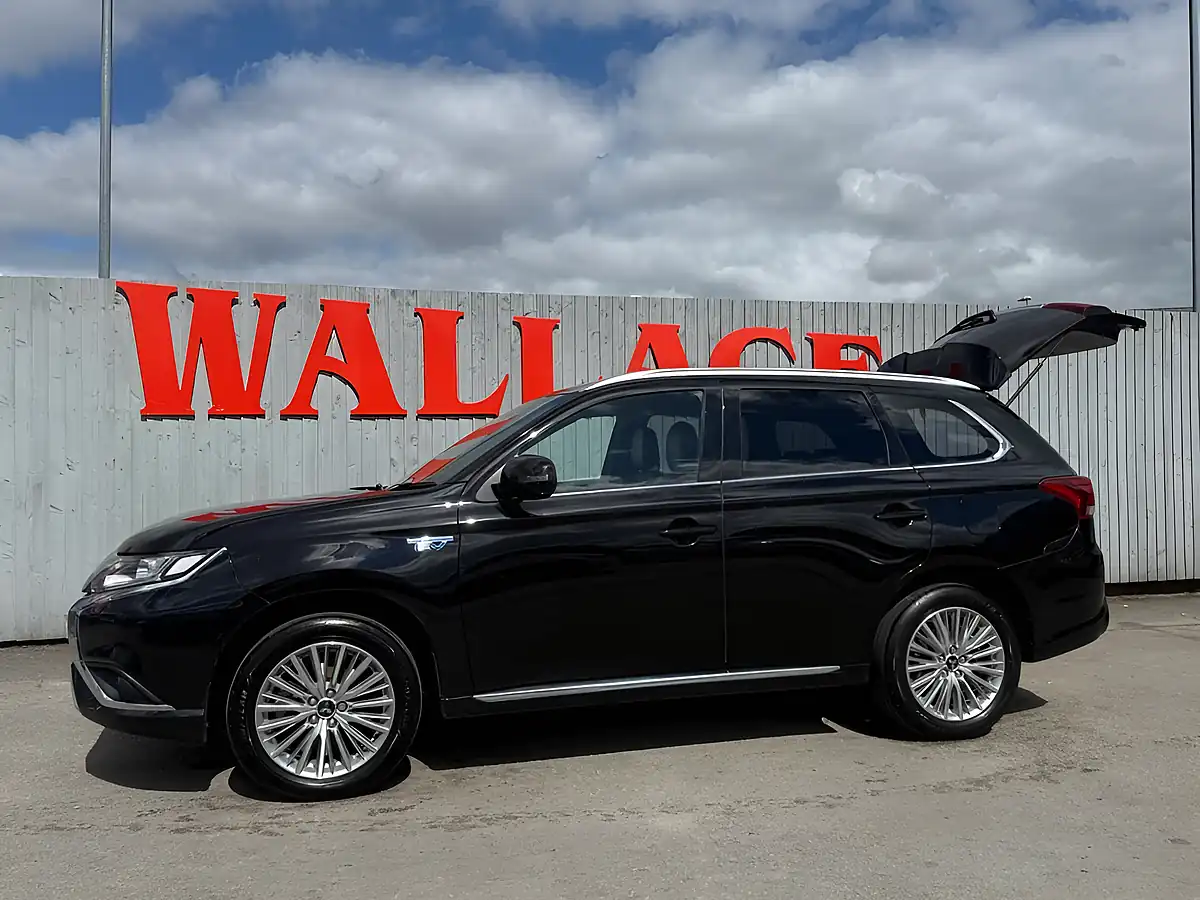 Used 2020 Mitsubishi Outlander Dynamic Black - Interior and Exterior details 4