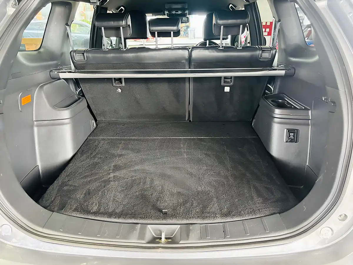 Used 2020 Mitsubishi Outlander Dynamic Grey - Interior and Exterior details 13