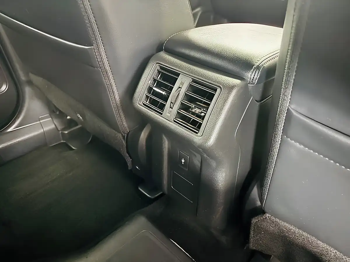 Used 2020 Mitsubishi Outlander Dynamic Grey - Interior and Exterior details 15