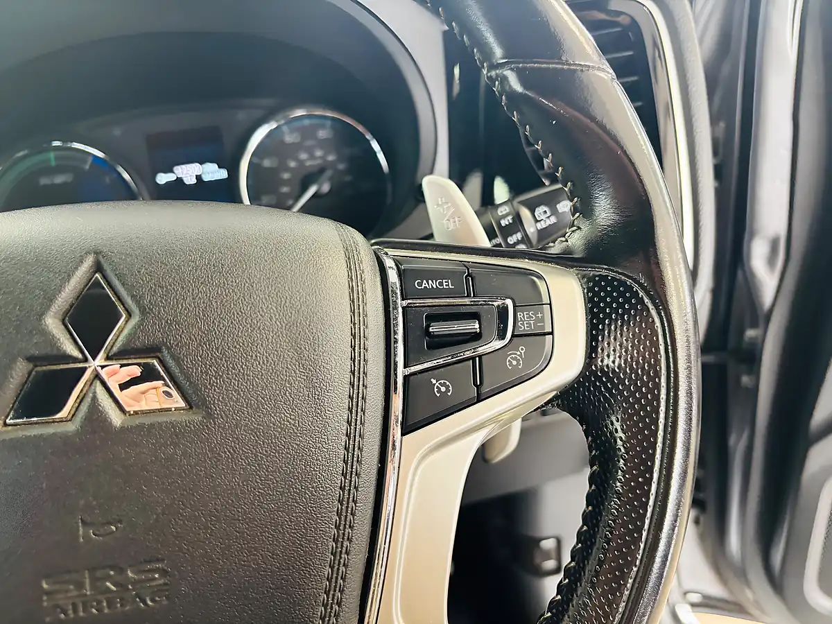 Used 2020 Mitsubishi Outlander Dynamic Grey - Interior and Exterior details 16