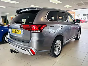 Used 2020 Mitsubishi Outlander Dynamic Grey - Interior and Exterior details 4