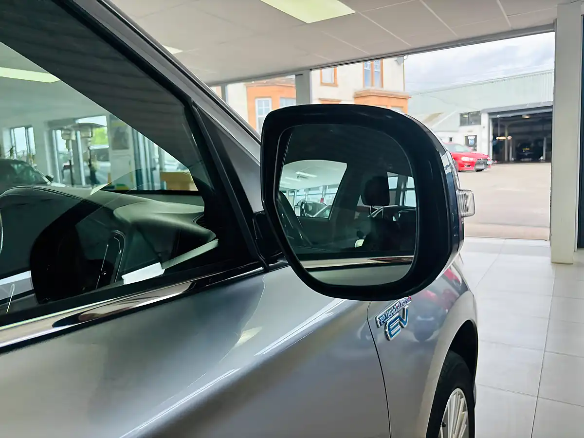 Used 2020 Mitsubishi Outlander Dynamic Grey - Interior and Exterior details 8
