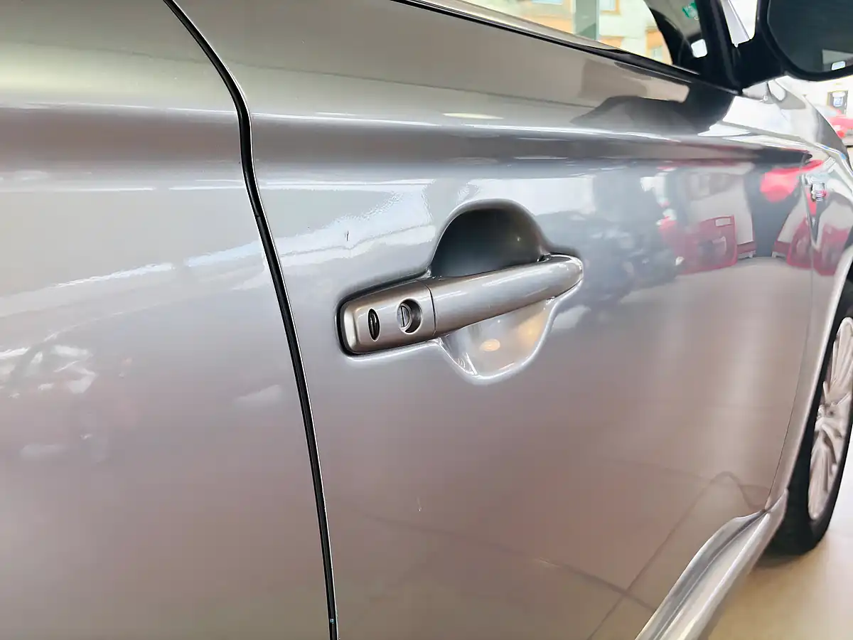 Used 2020 Mitsubishi Outlander Dynamic Grey - Interior and Exterior details 9