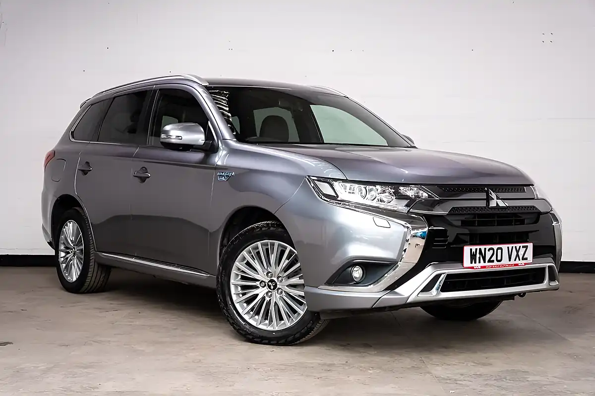 Used 2020 Mitsubishi Outlander Dynamic Grey - Front View