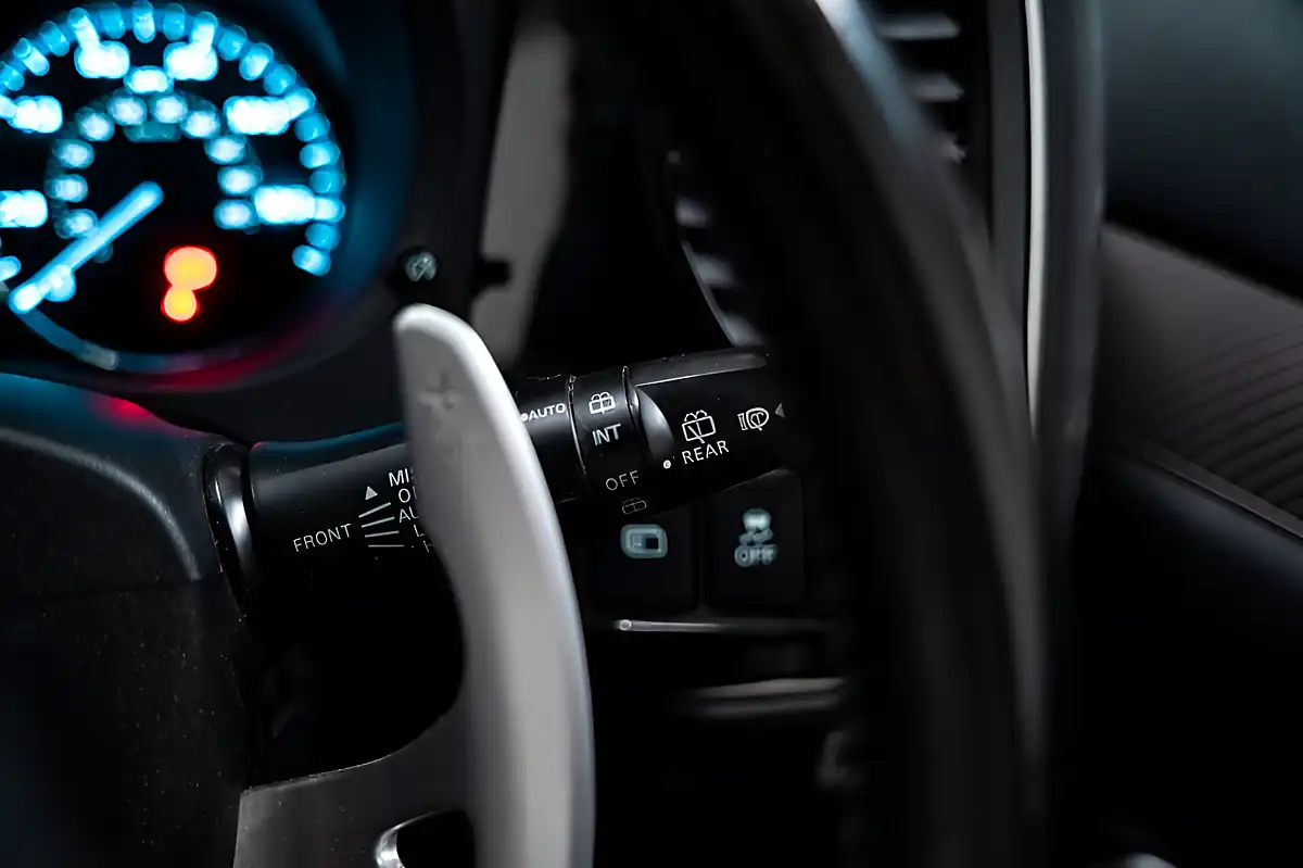 Used 2020 Mitsubishi Outlander Dynamic Grey - Interior and Exterior details 11