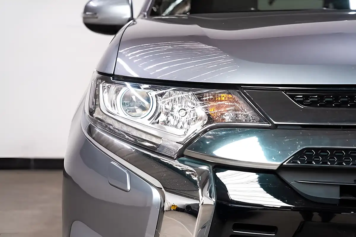 Used 2020 Mitsubishi Outlander Dynamic Grey - Interior and Exterior details 14
