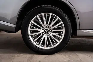 Used 2020 Mitsubishi Outlander Dynamic Grey - Interior and Exterior details 17