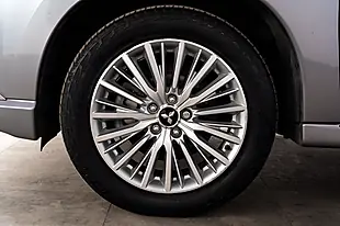 Used 2020 Mitsubishi Outlander Dynamic Grey - Interior and Exterior details 18