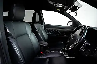 Used 2020 Mitsubishi Outlander Dynamic Grey - Interior and Exterior details 5